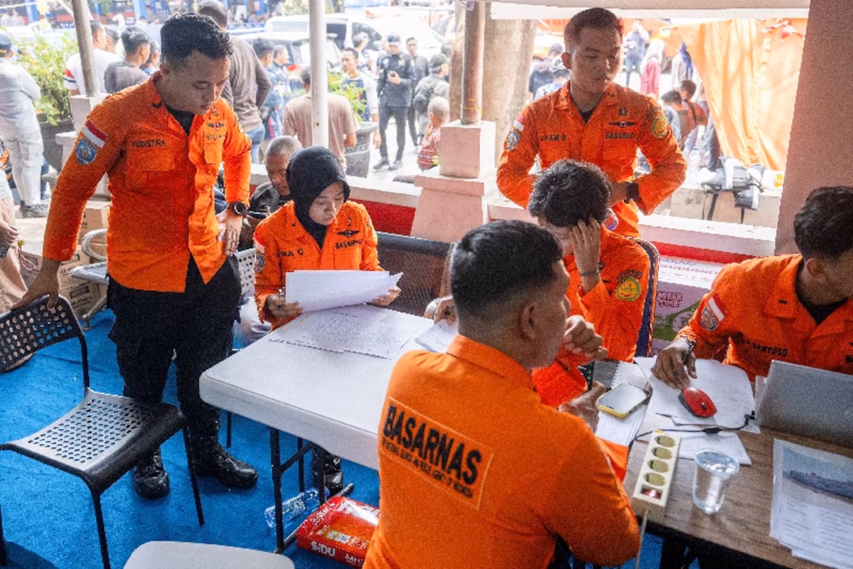 6 Dead, 140 Missing as Indonesian Passenger Ship Sinks in the Java Sea